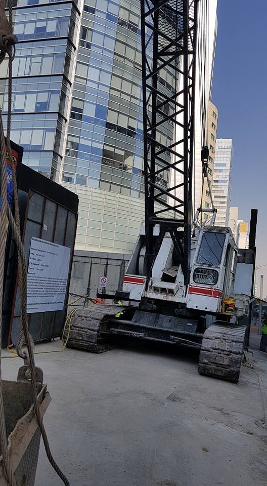 Link Belt LS-98A en Ciudad de México realizando trabajos de infraestructura